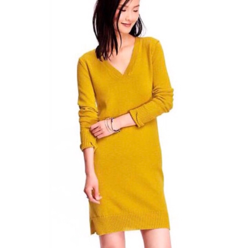 ✨ v neck sweater dress.